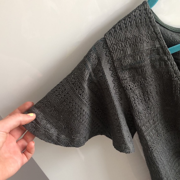 Green see-threw top - Picture 5 of 5